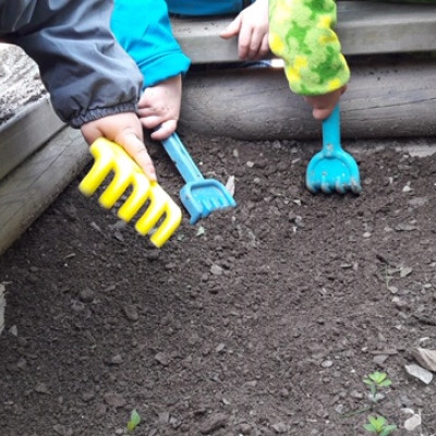 Gartenarbeit im Frühling